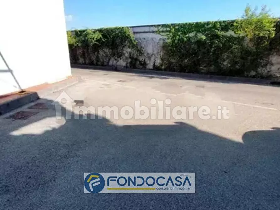 Immagine 10 di Magazzino in vendita  in via toscanini 16 a Sant'antimo