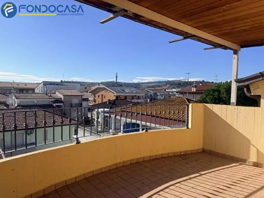 Immagine 2 di Attico in vendita  in Via Ugo Foscolo a Tortoreto