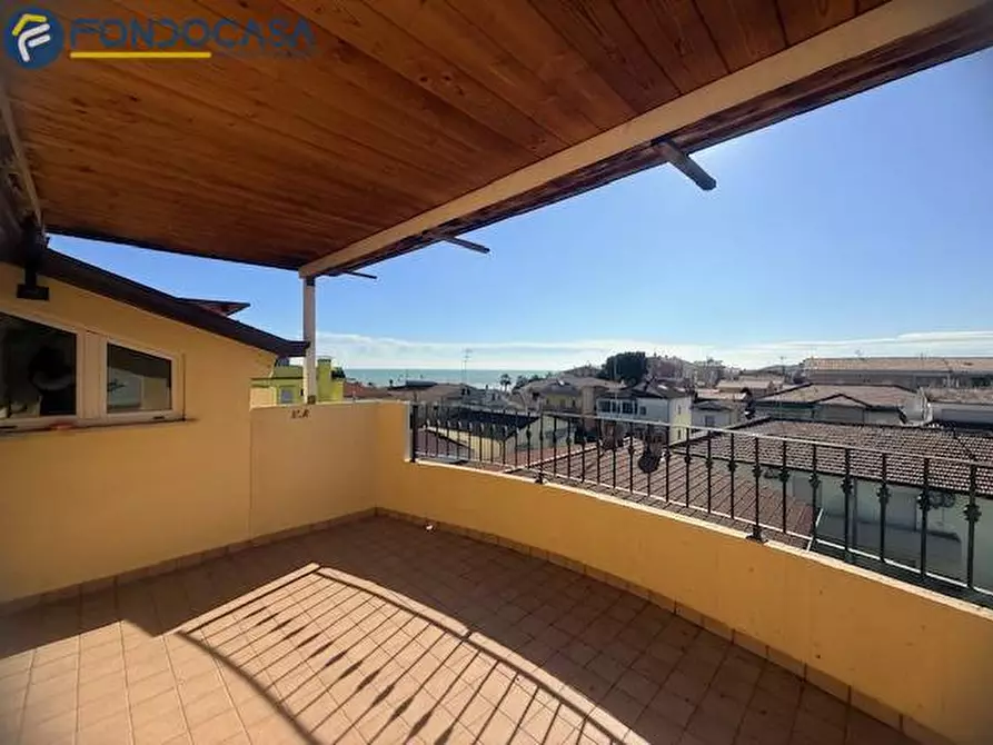 Immagine 3 di Attico in vendita  in Via Ugo Foscolo a Tortoreto