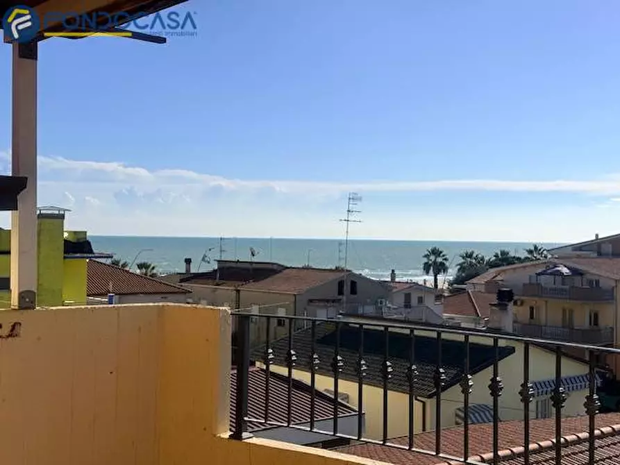 Immagine 1 di Attico in vendita  in Via Ugo Foscolo a Tortoreto