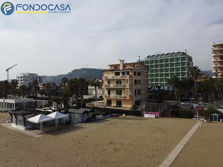 Immagine 22 di Appartamento in vendita  in Lungomare Alcide de Gasperi 7 a Grottammare