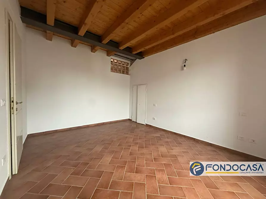 Immagine 15 di Ufficio in affitto  3 a Adro