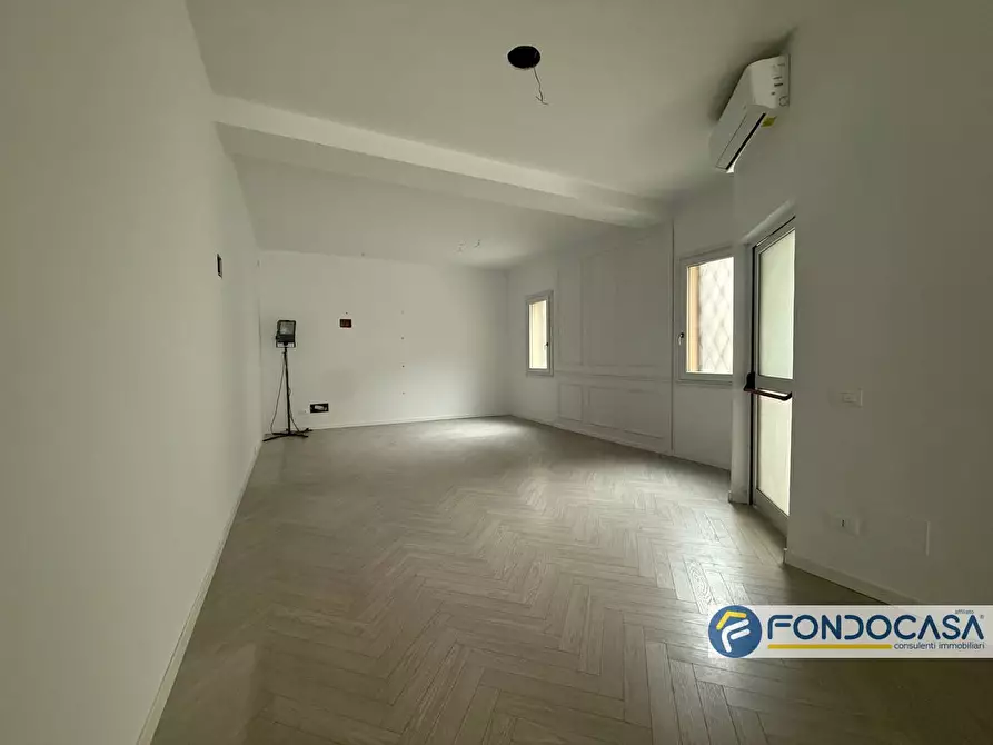 Immagine 12 di Locale commerciale in affitto  2 a Adro