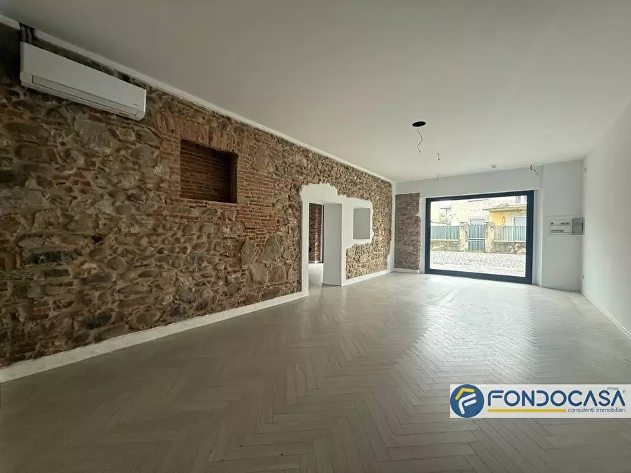 Immagine 8 di Locale commerciale in affitto  2 a Adro