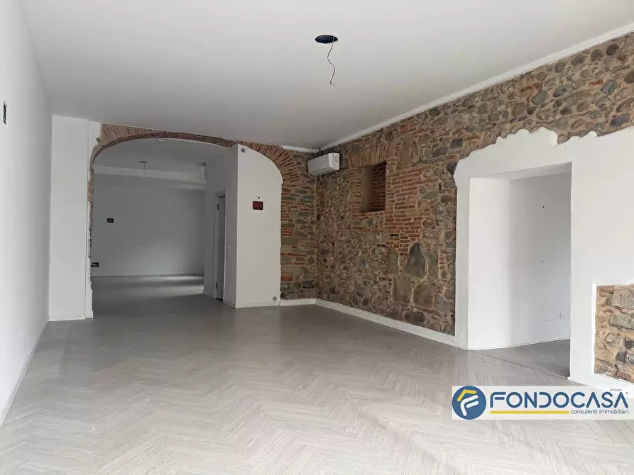 Immagine 9 di Locale commerciale in affitto  2 a Adro