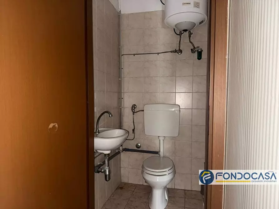 Immagine 19 di Locale commerciale in affitto  2 a Adro