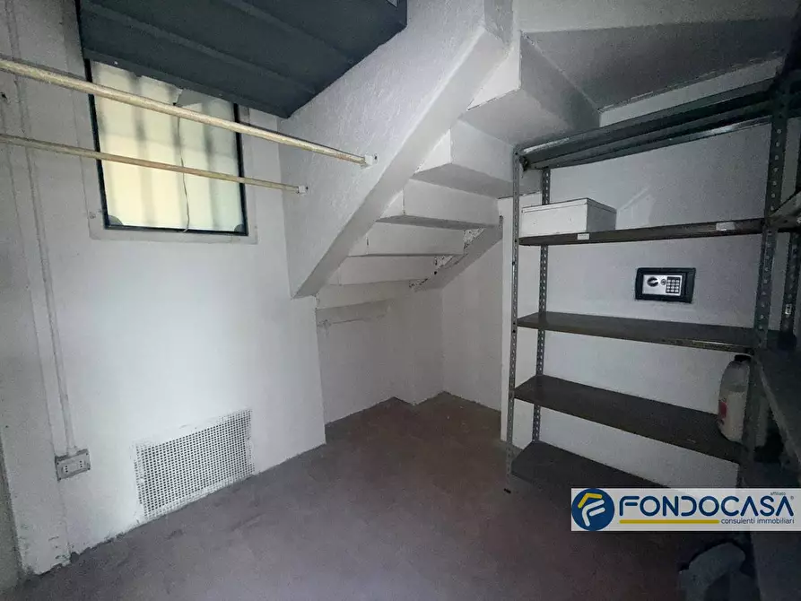 Immagine 15 di Locale commerciale in affitto  2 a Adro