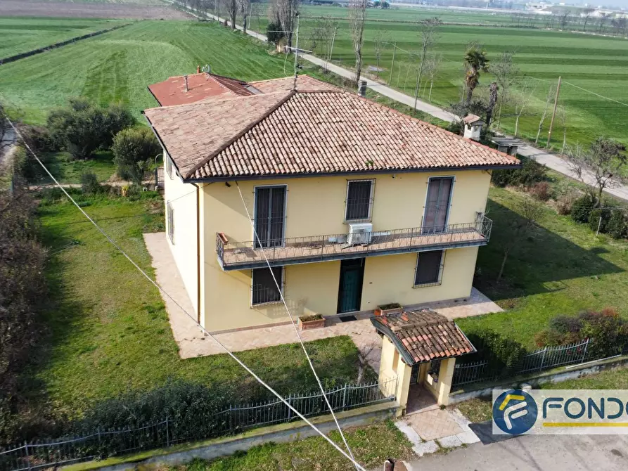 Immagine 2 di Villa in vendita  in VIA CAMPAGNA a Castegnato