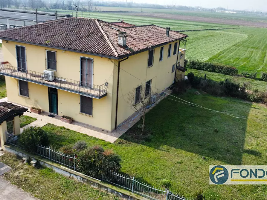 Immagine 3 di Villa in vendita  in VIA CAMPAGNA a Castegnato