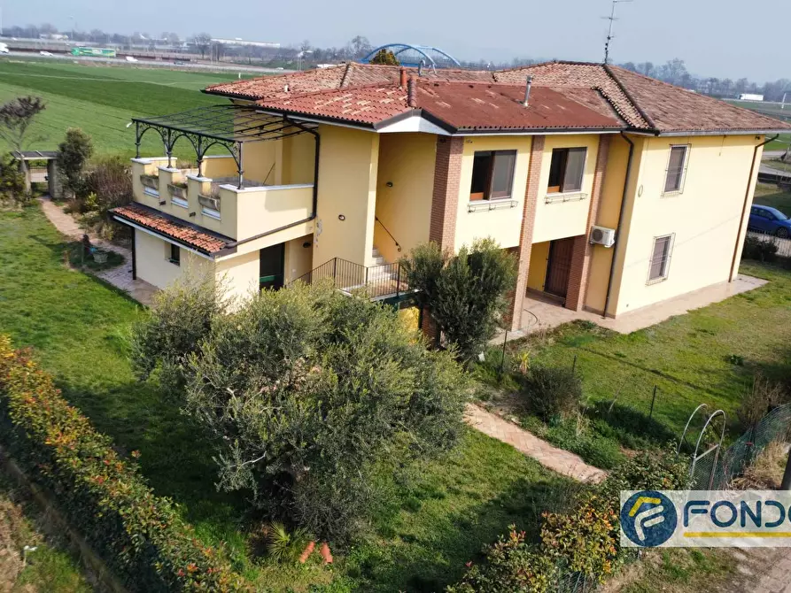 Immagine 9 di Villa in vendita  in VIA CAMPAGNA a Castegnato