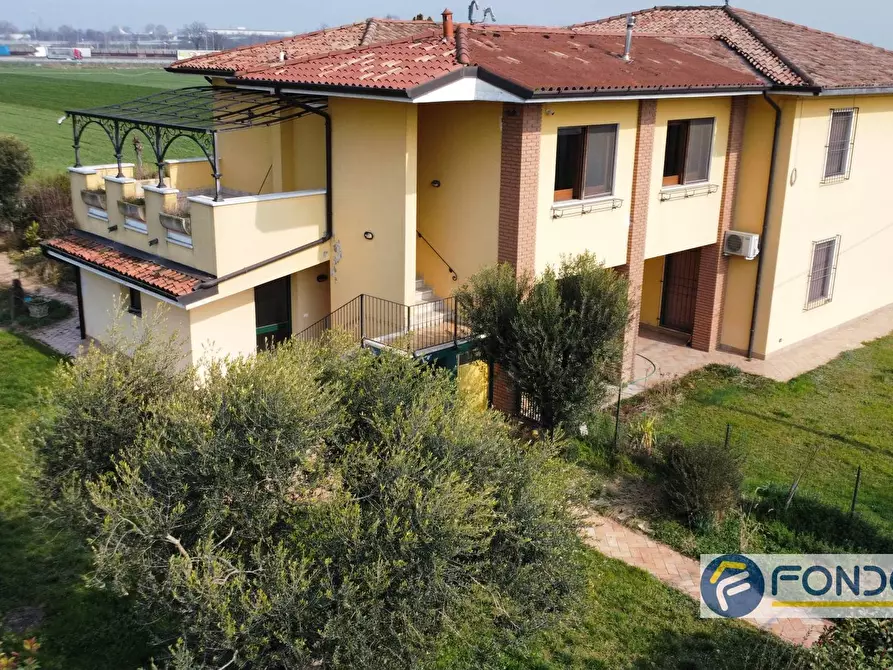 Immagine 4 di Villa in vendita  in VIA CAMPAGNA a Castegnato