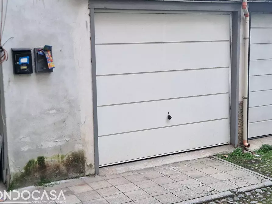 Immagine 1 di Box auto in vendita  in piazza san rocco 2 a Como