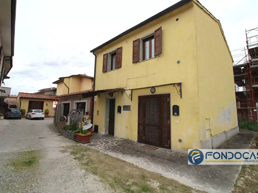 Immagine 1 di Casa indipendente in vendita  in Via Italio Calvino a Pontedera