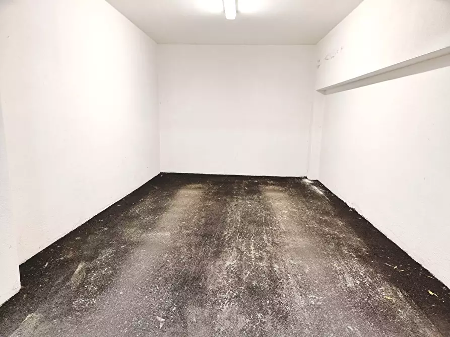 Immagine 2 di Box auto in affitto  a Camposano