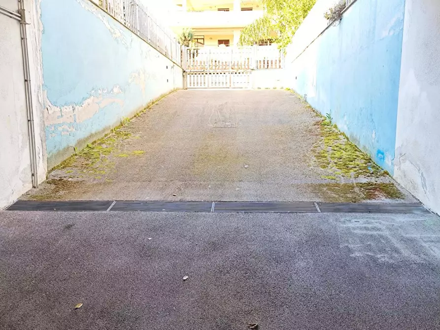 Immagine 3 di Box auto in affitto  a Camposano