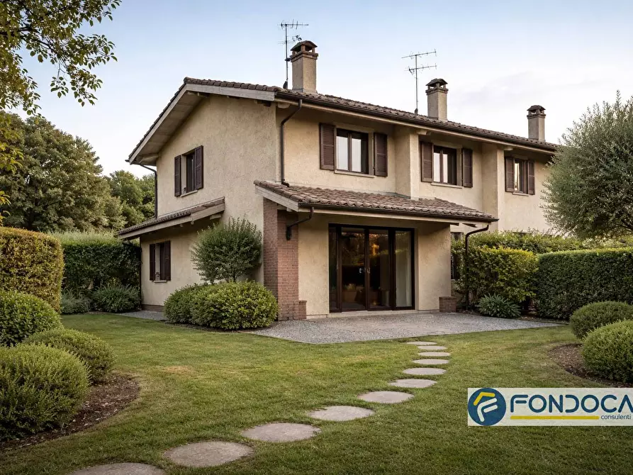 Immagine 1 di Casa semindipendente in vendita  in via IV novembre a Palazzolo Sull'oglio