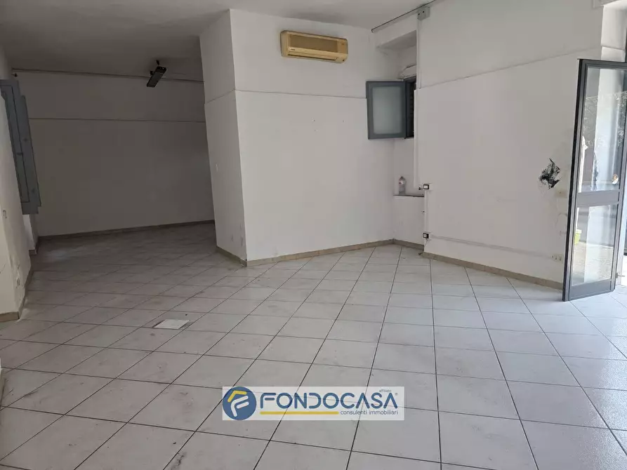 Immagine 4 di Locale commerciale in vendita  in Corso Atellano 97 a Sant'arpino