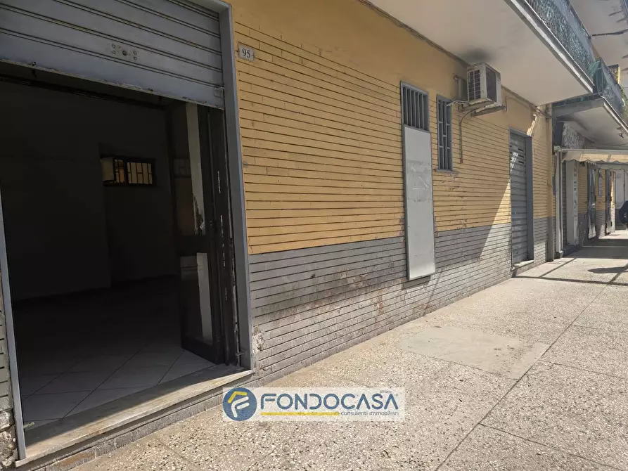 Immagine 8 di Locale commerciale in vendita  in Corso Atellano 97 a Sant'arpino