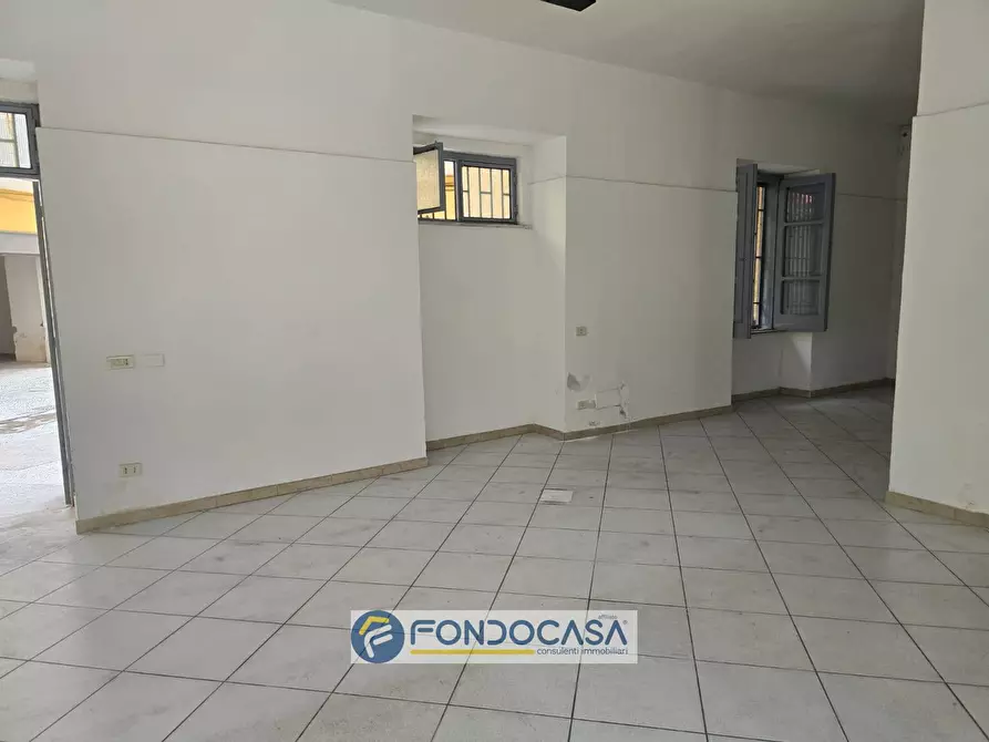 Immagine 9 di Locale commerciale in vendita  in Corso Atellano 97 a Sant'arpino