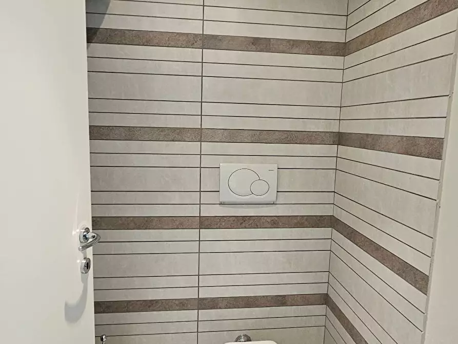 Immagine 4 di Ufficio in affitto  in Piazza Paul Harris a Ravenna