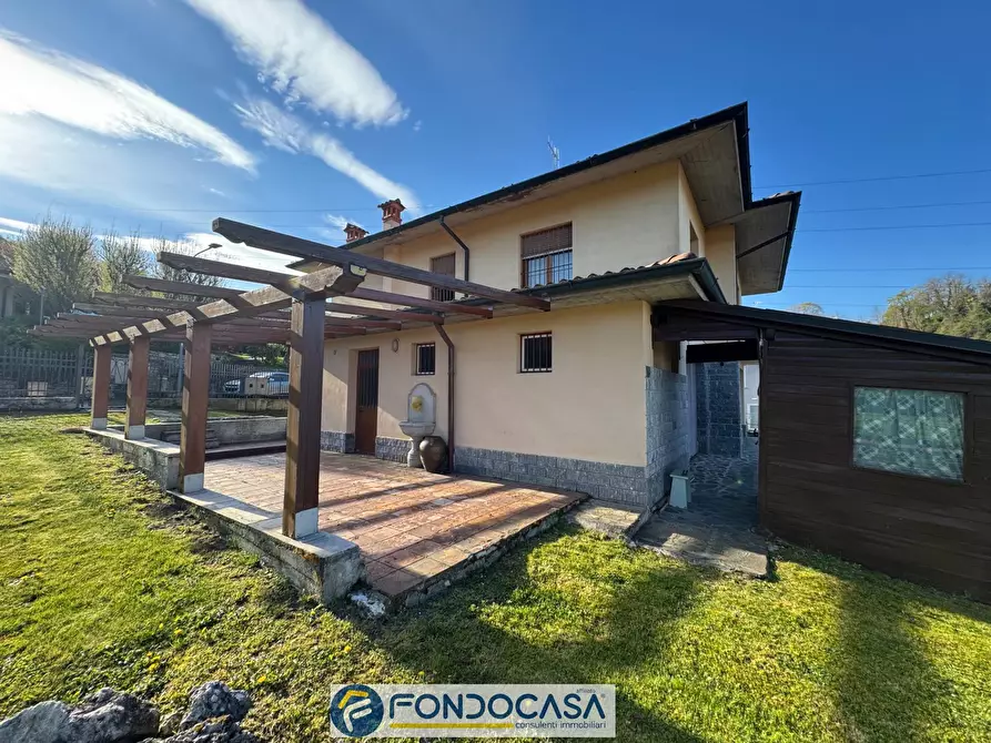 Immagine 1 di Villa in vendita  a Capriolo