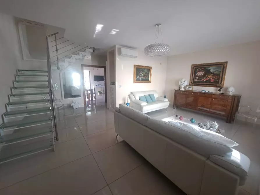 Immagine 3 di Villa in vendita  7 a Marigliano