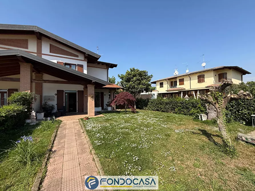 Immagine 5 di Casa semindipendente in vendita  a Cazzago San Martino