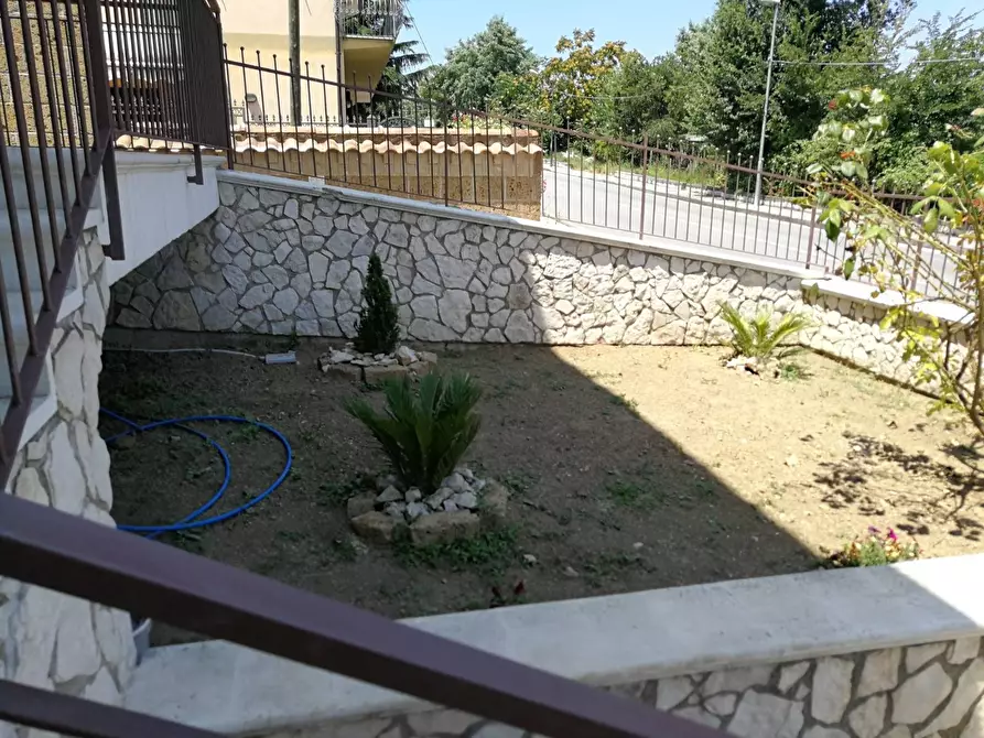 Immagine 11 di Casa semindipendente in vendita  in Via  Provinciale 15 a Pratola Serra