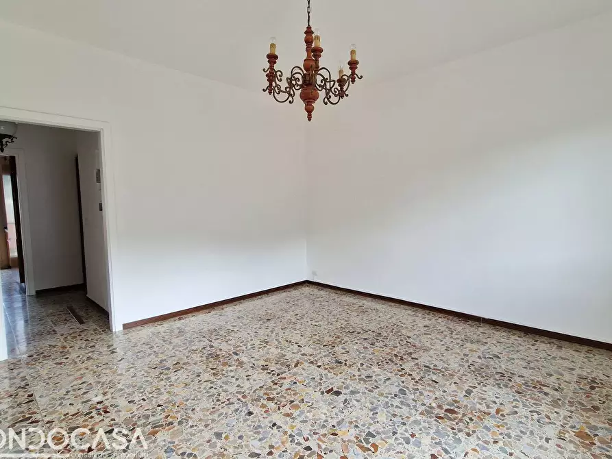 Immagine 12 di Appartamento in affitto  in via italia libera 13 a Como