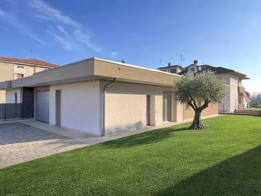 Immagine 1 di Casa semindipendente in vendita  in Via Armando Diaz a Castelli Calepio