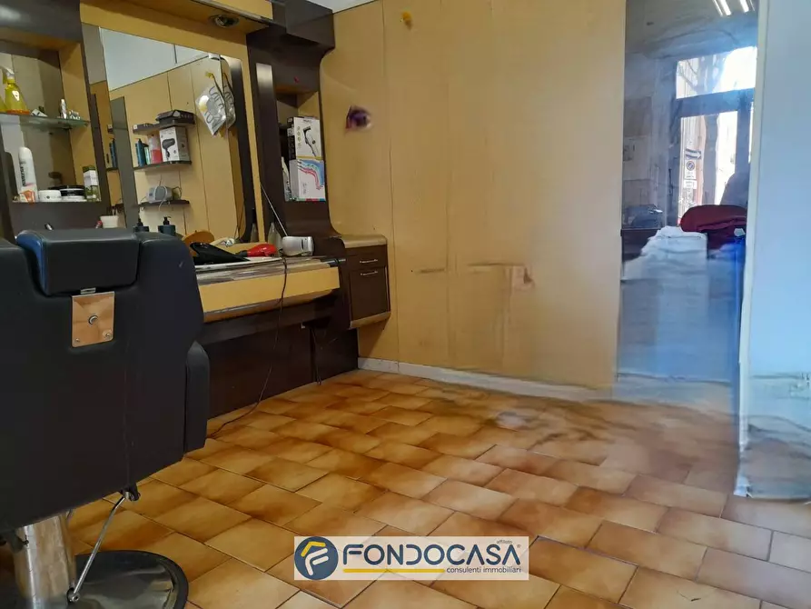 Immagine 4 di Locale commerciale in vendita  in via Carmine 71 a Salerno