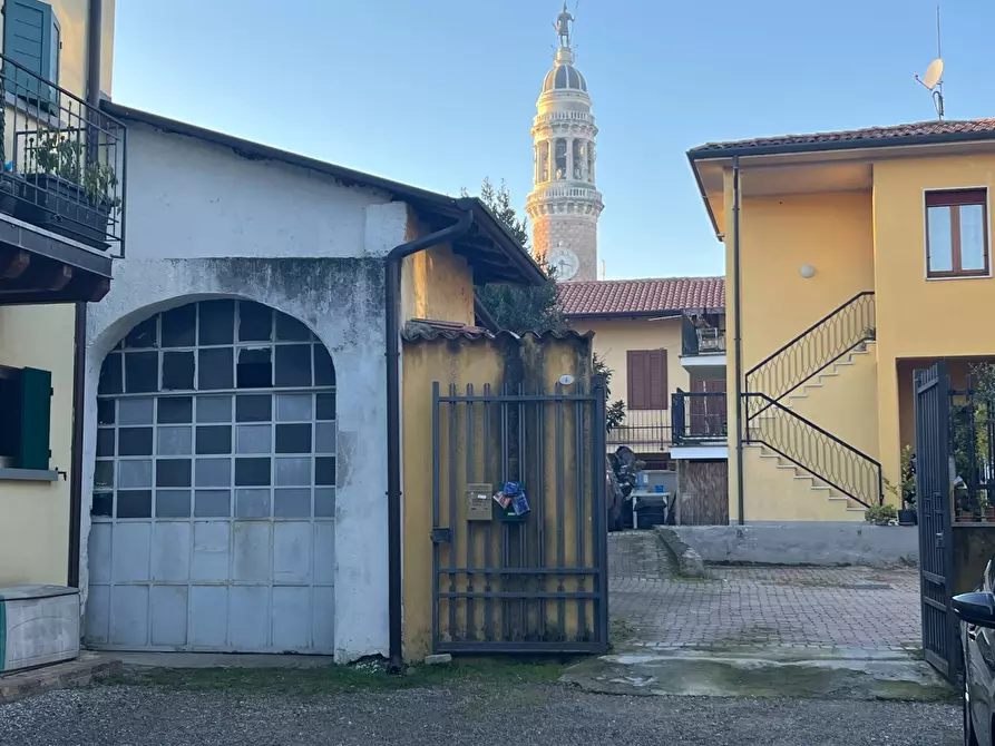 Immagine 1 di Rustico / casale in vendita  in Via Francesco Petrarca a Palazzolo Sull'oglio