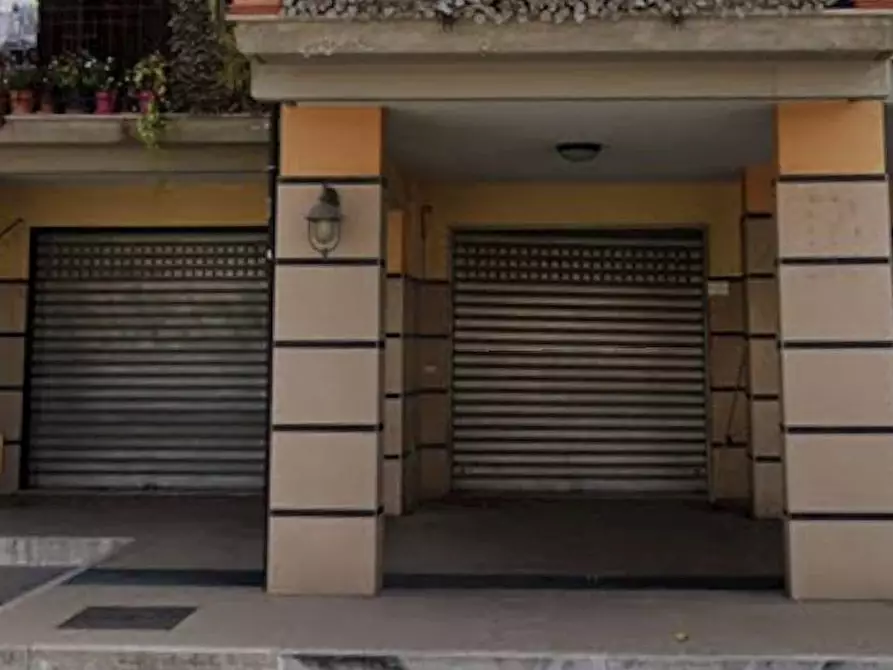 Immagine 2 di Locale commerciale in affitto  in VIA BADIA 27 a Angri