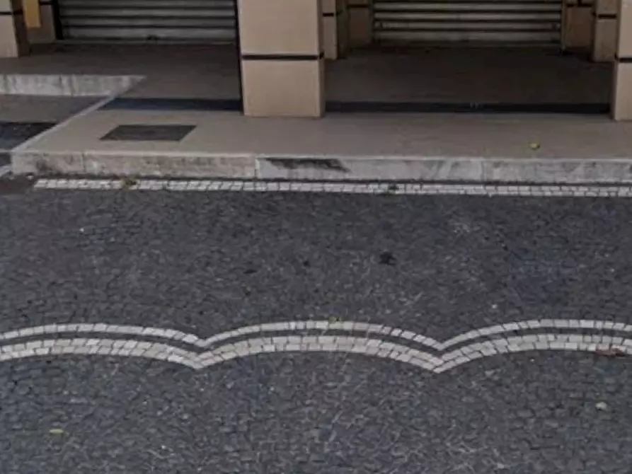 Immagine 3 di Locale commerciale in affitto  in VIA BADIA 25 a Angri