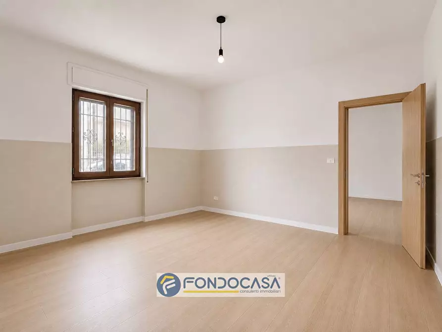 Immagine 10 di Appartamento in vendita  in VIA UGO FOSCOLO a Aversa