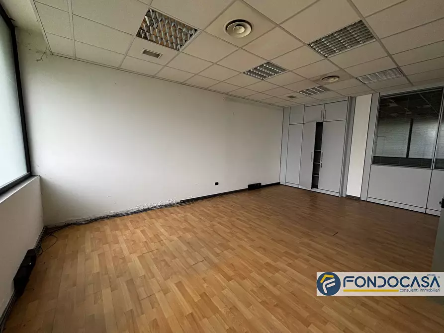 Immagine 2 di Ufficio in vendita  in Dottor Libero Signorelli a Grumello Del Monte