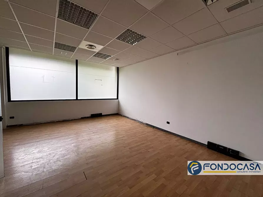 Immagine 3 di Ufficio in vendita  in Dottor Libero Signorelli a Grumello Del Monte