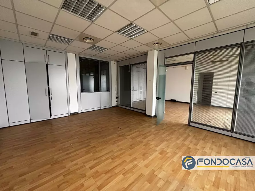 Immagine 4 di Ufficio in vendita  in Dottor Libero Signorelli a Grumello Del Monte