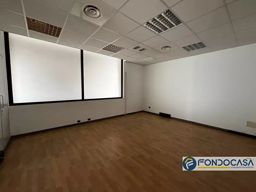 Immagine 5 di Ufficio in vendita  in Dottor Libero Signorelli a Grumello Del Monte