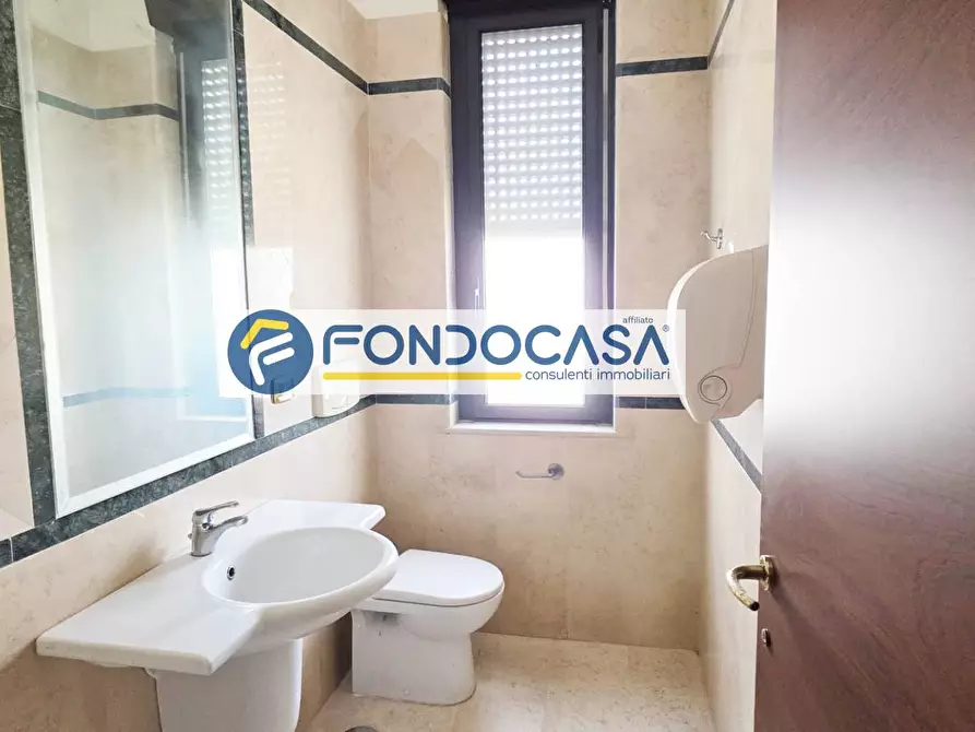 Immagine 13 di Ufficio in vendita  in Corso Umberto I 120 a Brindisi