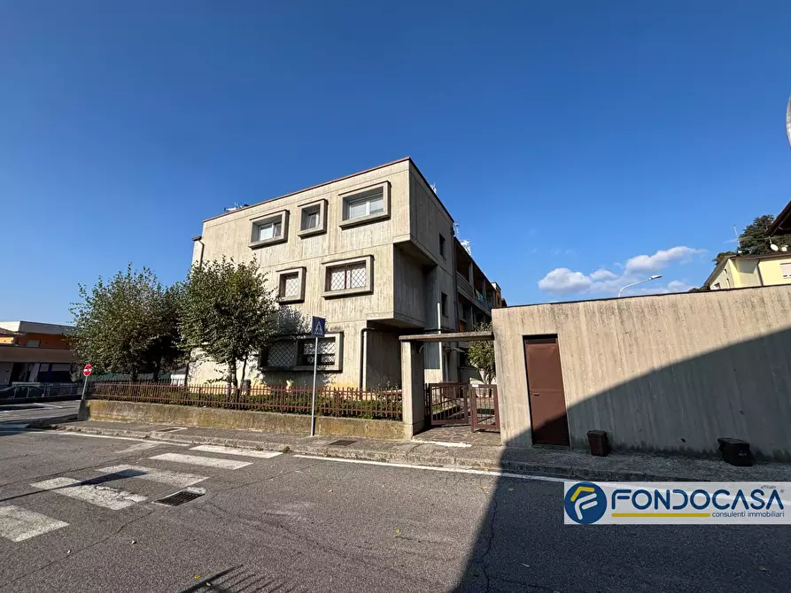 Immagine 2 di Box auto in vendita  32 a Capriolo