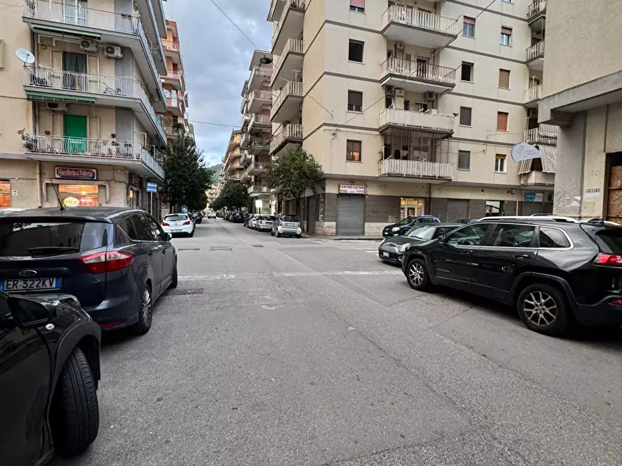 Immagine 1 di Locale commerciale in vendita  in Via Raffaele Ricci a Salerno