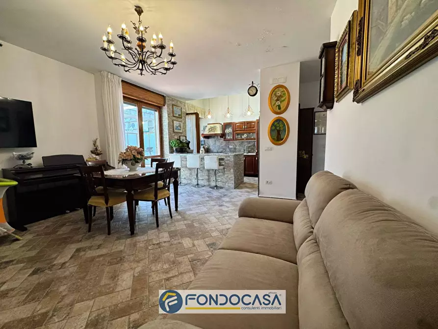 Immagine 1 di Appartamento in vendita  in Via Giulio Pastore 17 a Salerno
