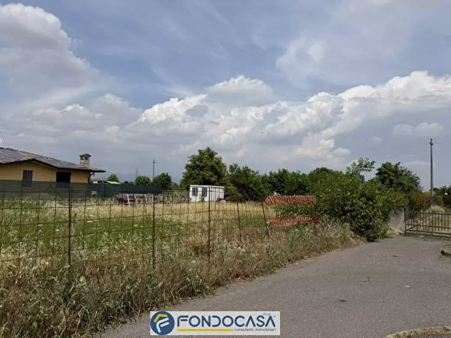 Immagine 1 di Locale commerciale in vendita  snc a Adro