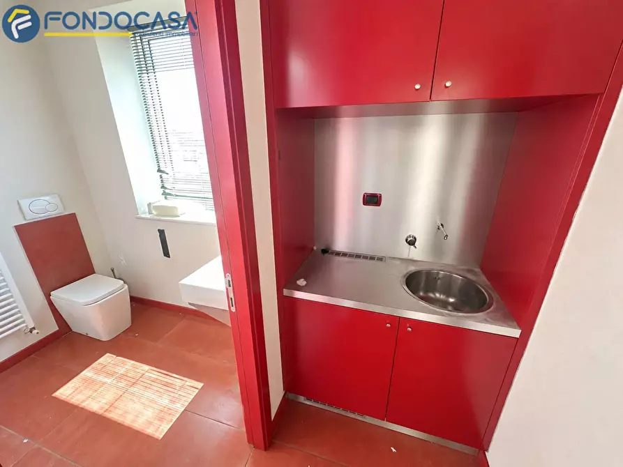 Immagine 9 di Ufficio in vendita  in Via Luciano Gabrielli a San Benedetto Del Tronto
