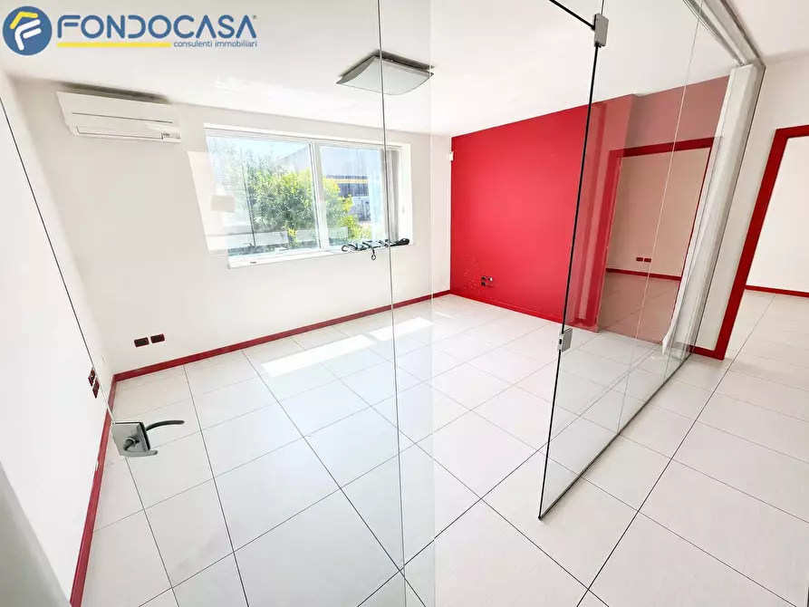 Immagine 6 di Ufficio in vendita  in Via Luciano Gabrielli a San Benedetto Del Tronto