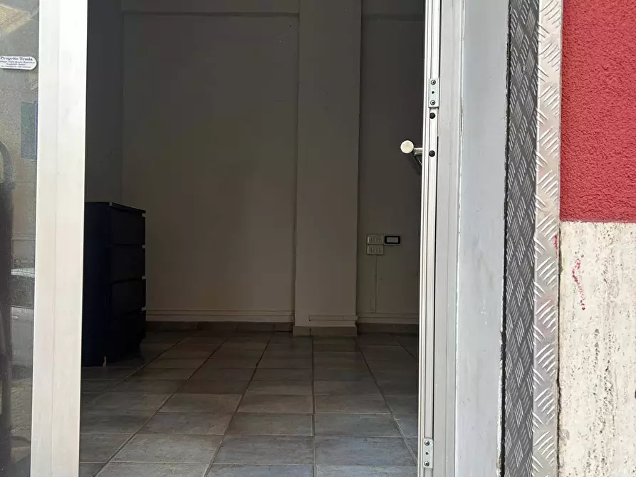 Immagine 4 di Locale commerciale in affitto  in via calata san vito 20 a Salerno
