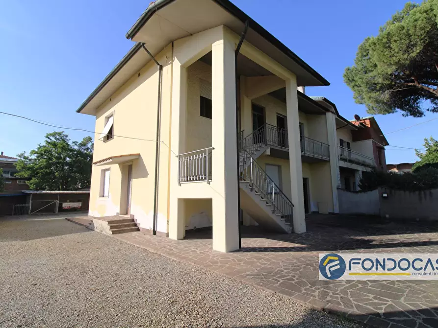 Immagine 2 di Casa semindipendente in vendita  in Via Francesca Nord a Castelfranco Di Sotto