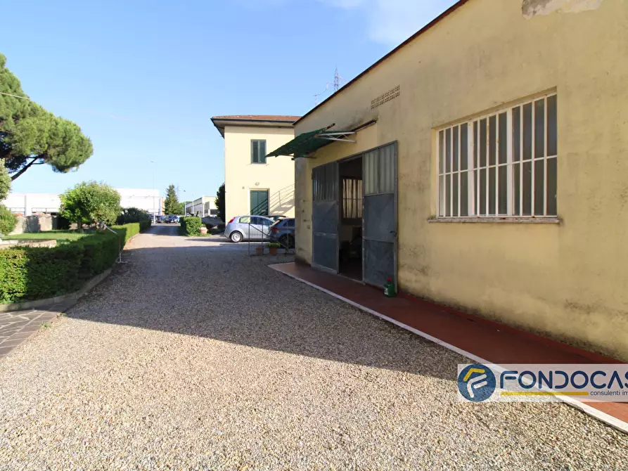 Immagine 38 di Casa semindipendente in vendita  in Via Francesca Nord a Castelfranco Di Sotto