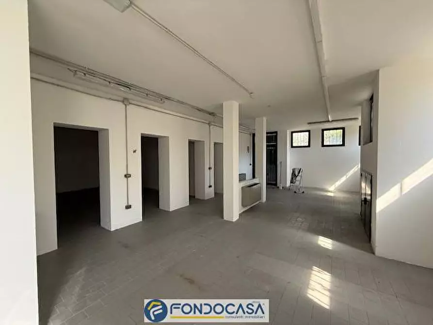 Immagine 15 di Ufficio in affitto  a Adro